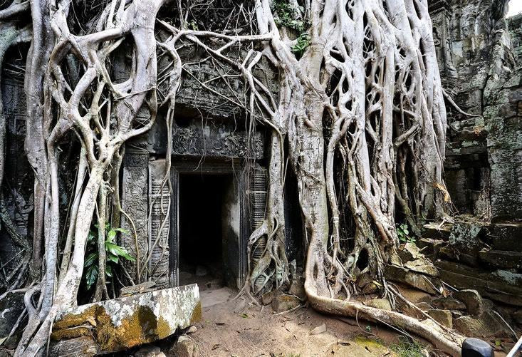 Five Famous Film Locations to Visit in South East Asia-Temples and Markets