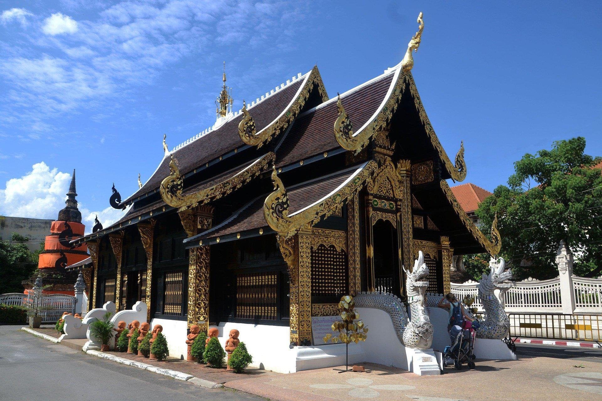 Visiting Thai Buddhist Temples? Read This First!-Temples and Markets