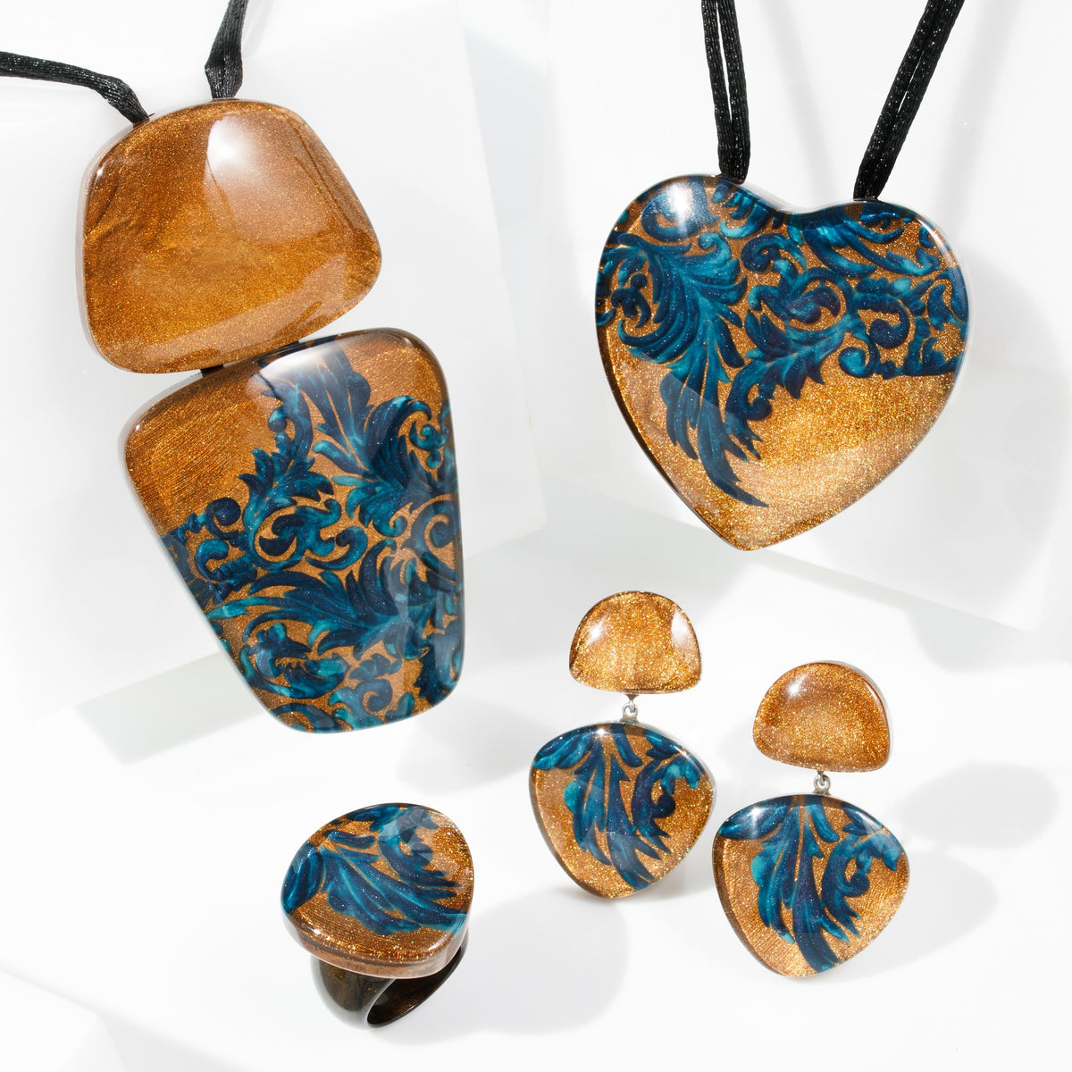 Zsiska Treasure Adjustable Heart Necklace